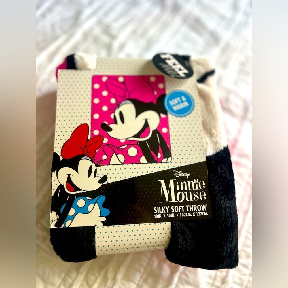 Disney Minnie Mouse silky blanket